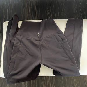 Buffbunny Rosa leggings with pockets.